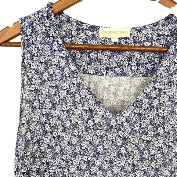 Cynthia Rowley sleeveless top with v-neckline  and ruffled hem - Picture 4 of 9